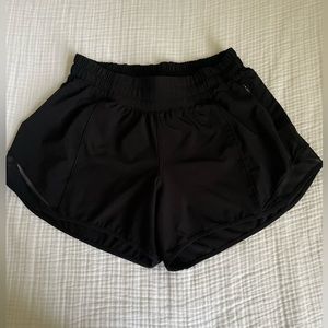 lululemon low rise hotty hot lined short